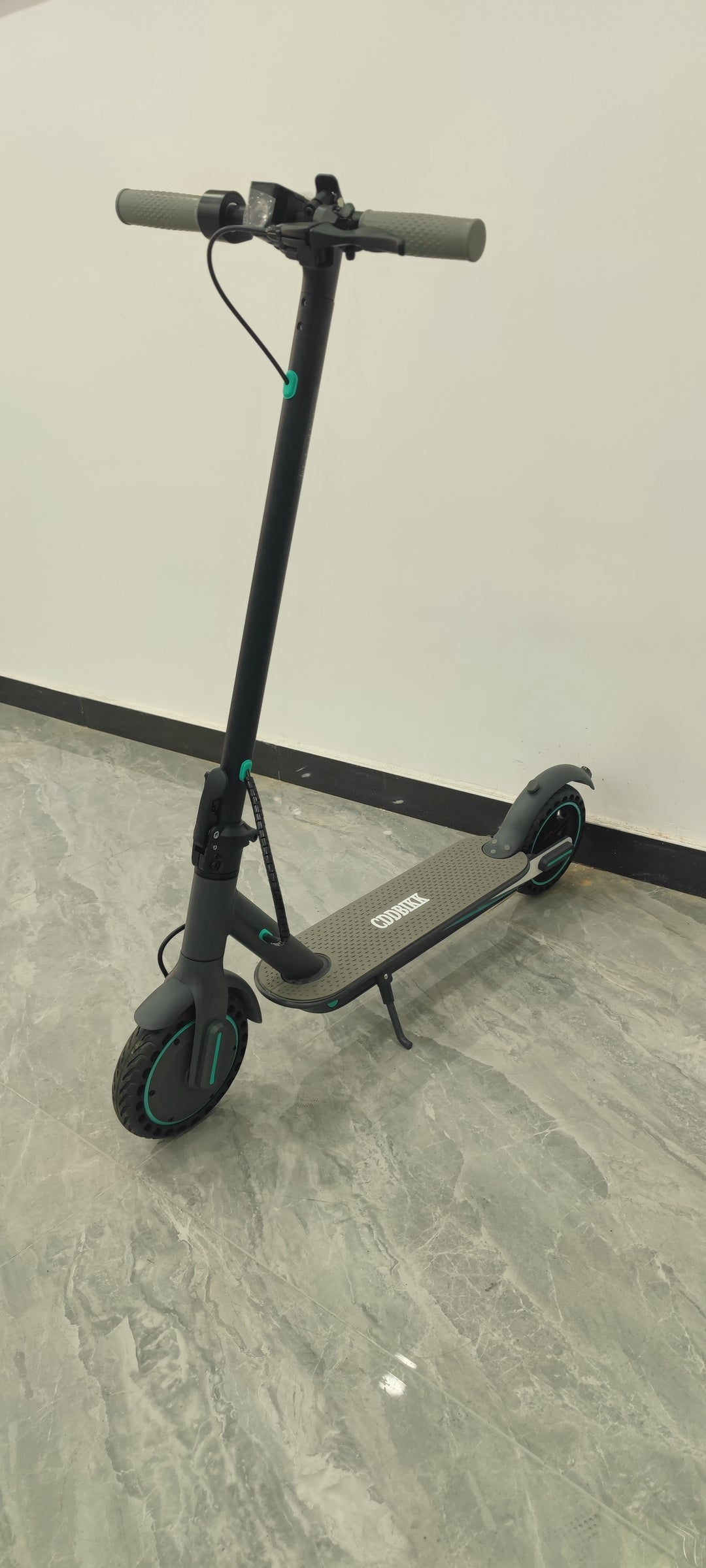 CDDBIKK Sleek Black Electric Scooter for Efficient and Eco-Friendly Travel