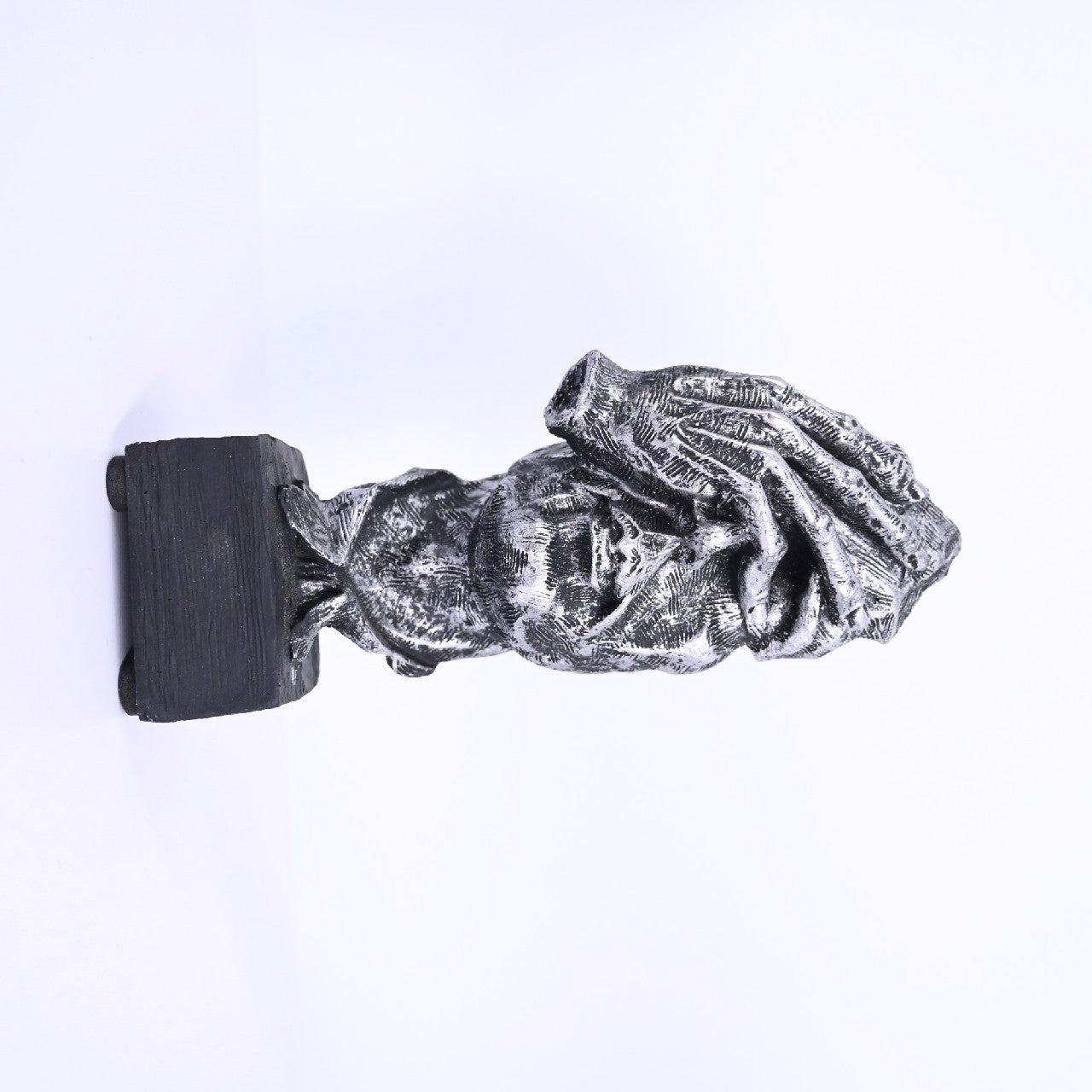 Uoiys Sculptures of Metal Retro Simple Sculpture Craft Ornament Wine Cabinet Desktop Decoration