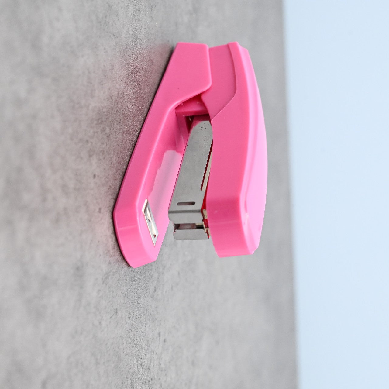 VinTS Portable Durable Metal Desktop Stapler for Home Office Supplies, Pink