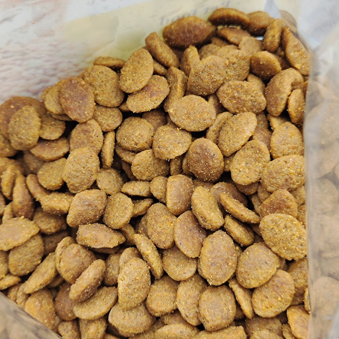 Metz Chicken & Fish Dry Cat Food, 18 Oz - Essential Nutrition for Small Breed Cats