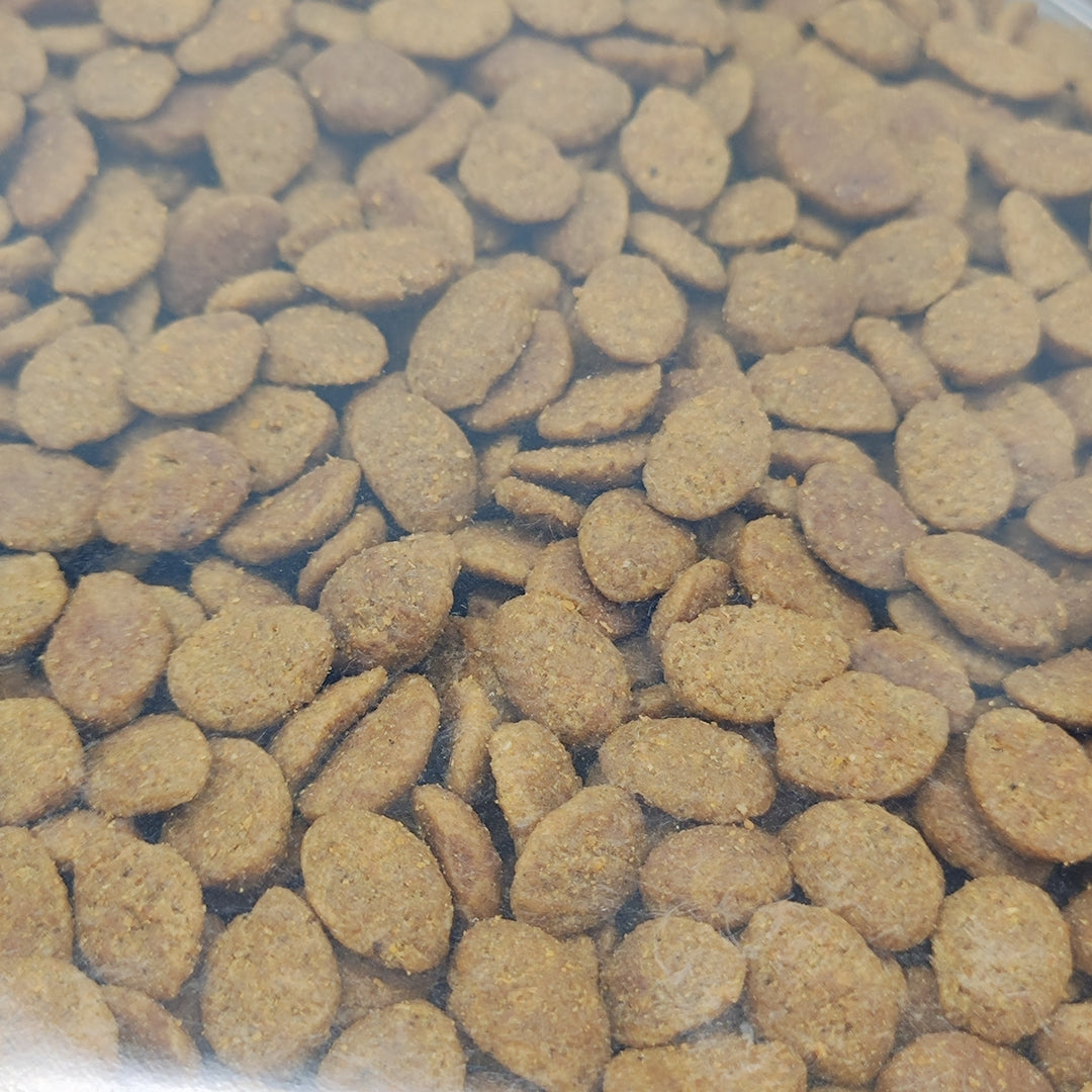 Metz Chicken & Fish Dry Cat Food, 18 Oz - Essential Nutrition for Small Breed Cats