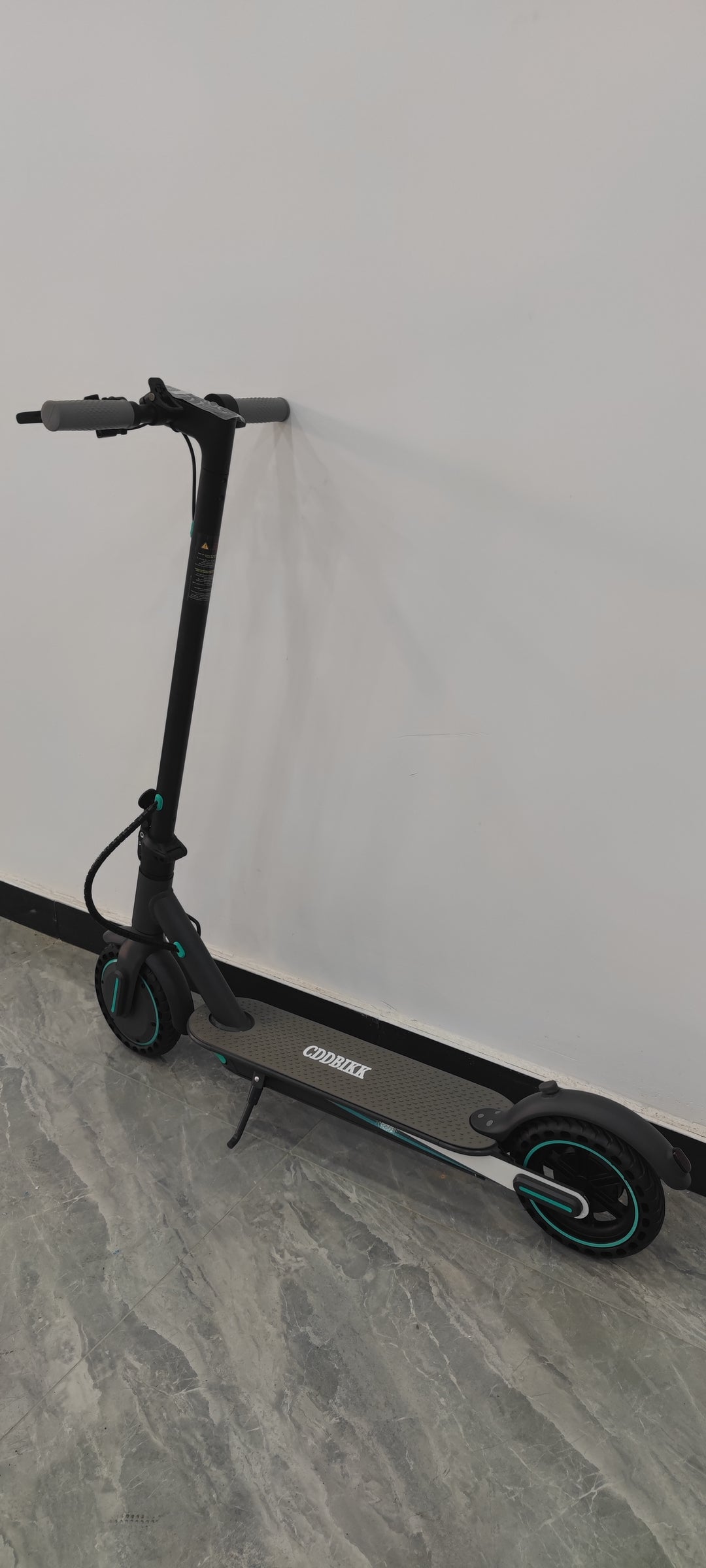 CDDBIKK Sleek Black Electric Scooter for Efficient and Eco-Friendly Travel