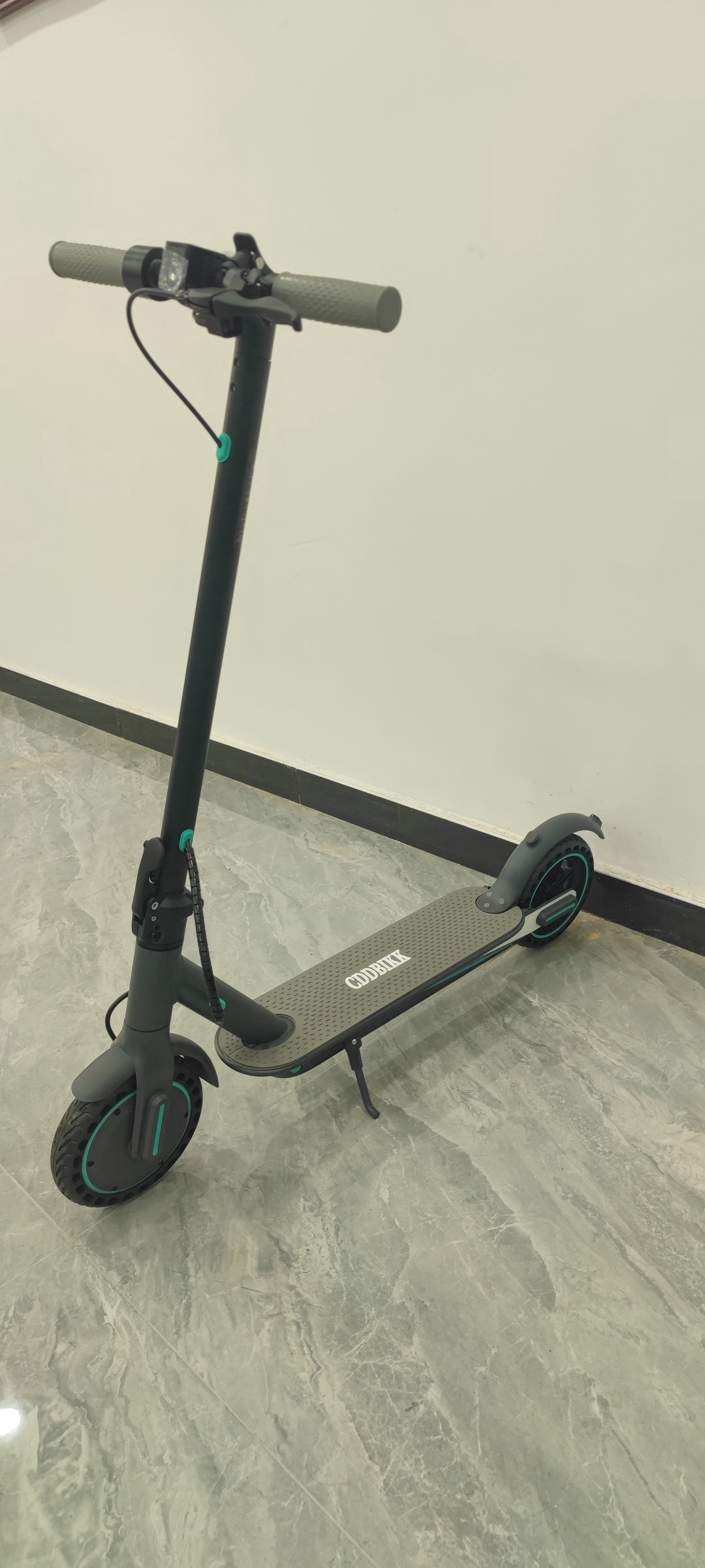 CDDBIKK Sleek Black Electric Scooter for Efficient and Eco-Friendly Travel