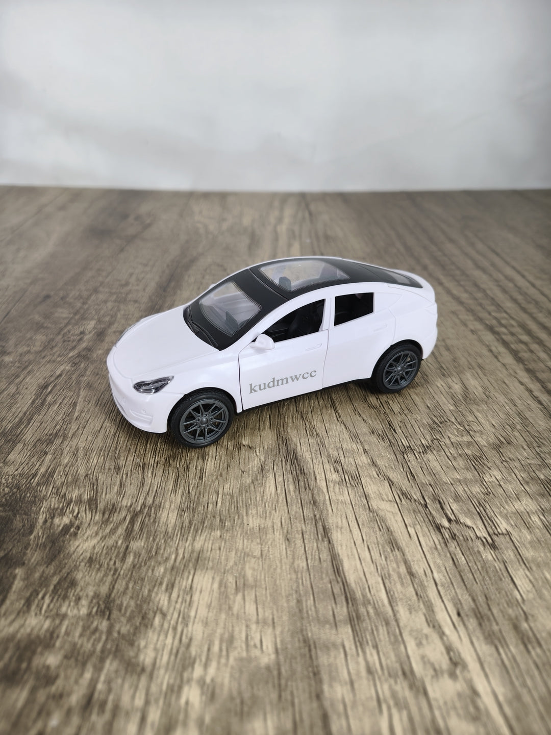 kudmwcc Durable Inertia-Powered Toy Car, Realistic Simulation Model, Pure White