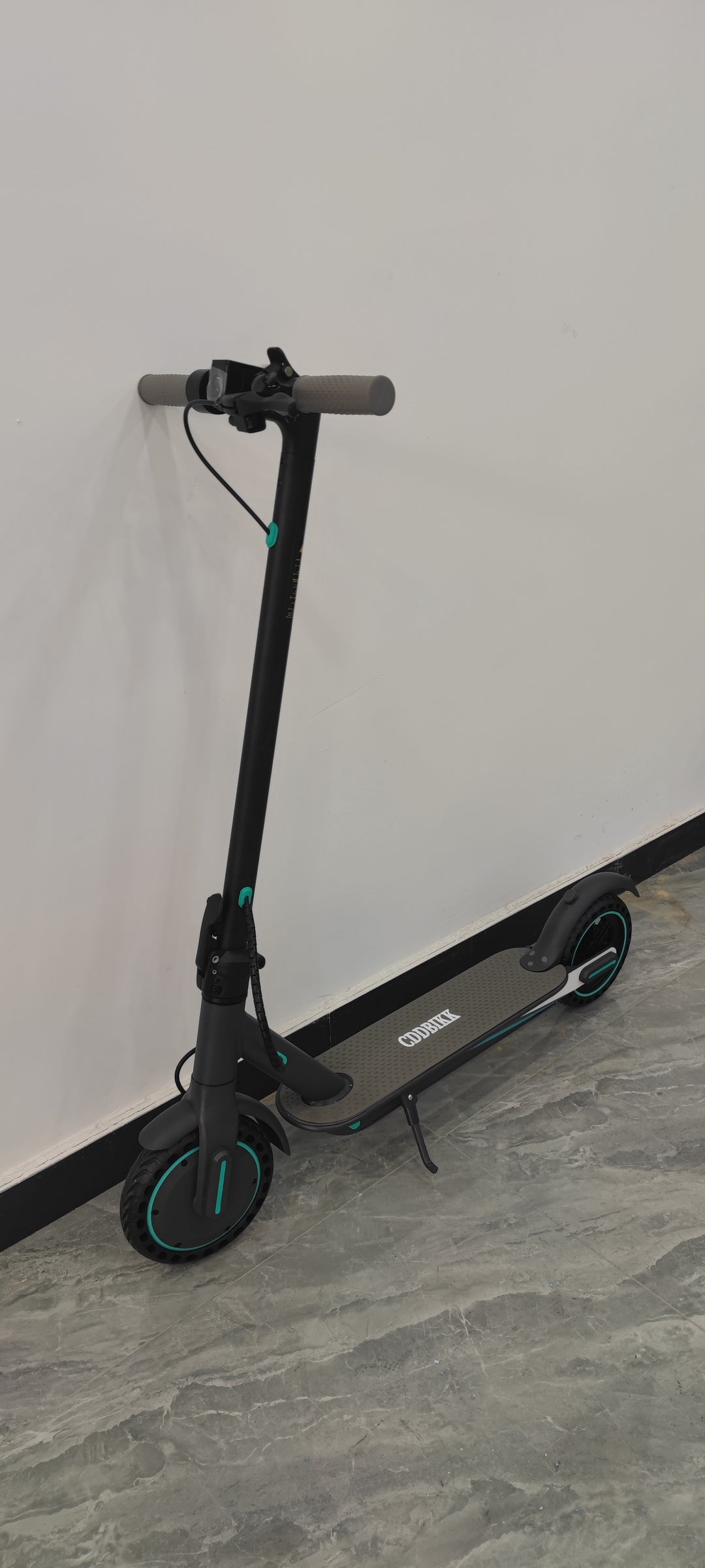 CDDBIKK Sleek Black Electric Scooter for Efficient and Eco-Friendly Travel