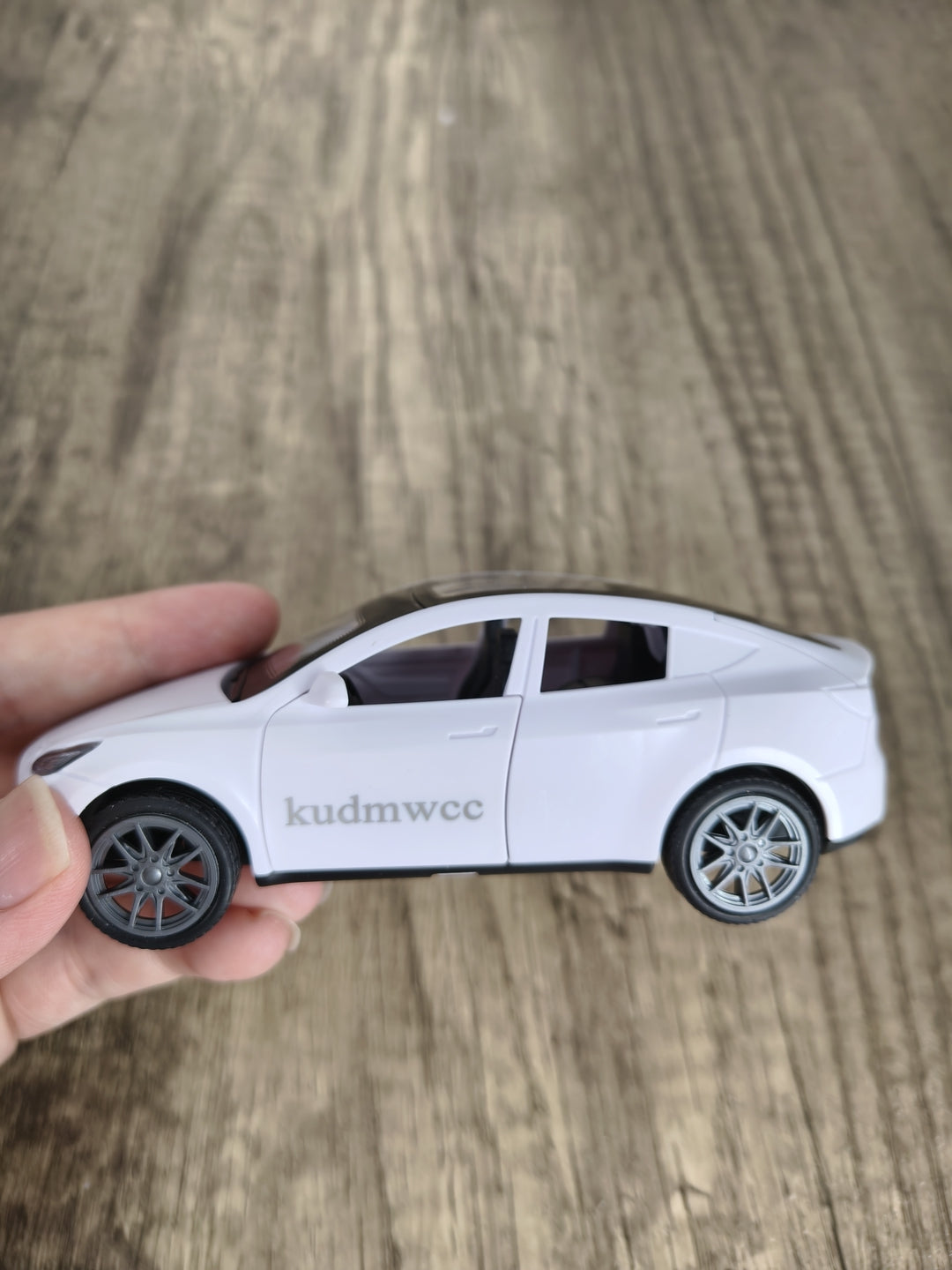 kudmwcc Durable Inertia-Powered Toy Car, Realistic Simulation Model, Pure White