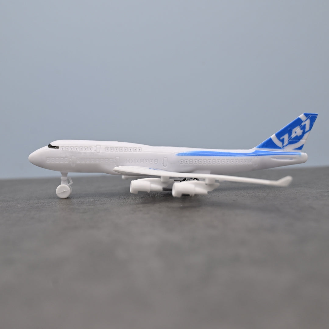 GBD Toy Airplanes, Plastic with Display Stand and Pullback Function