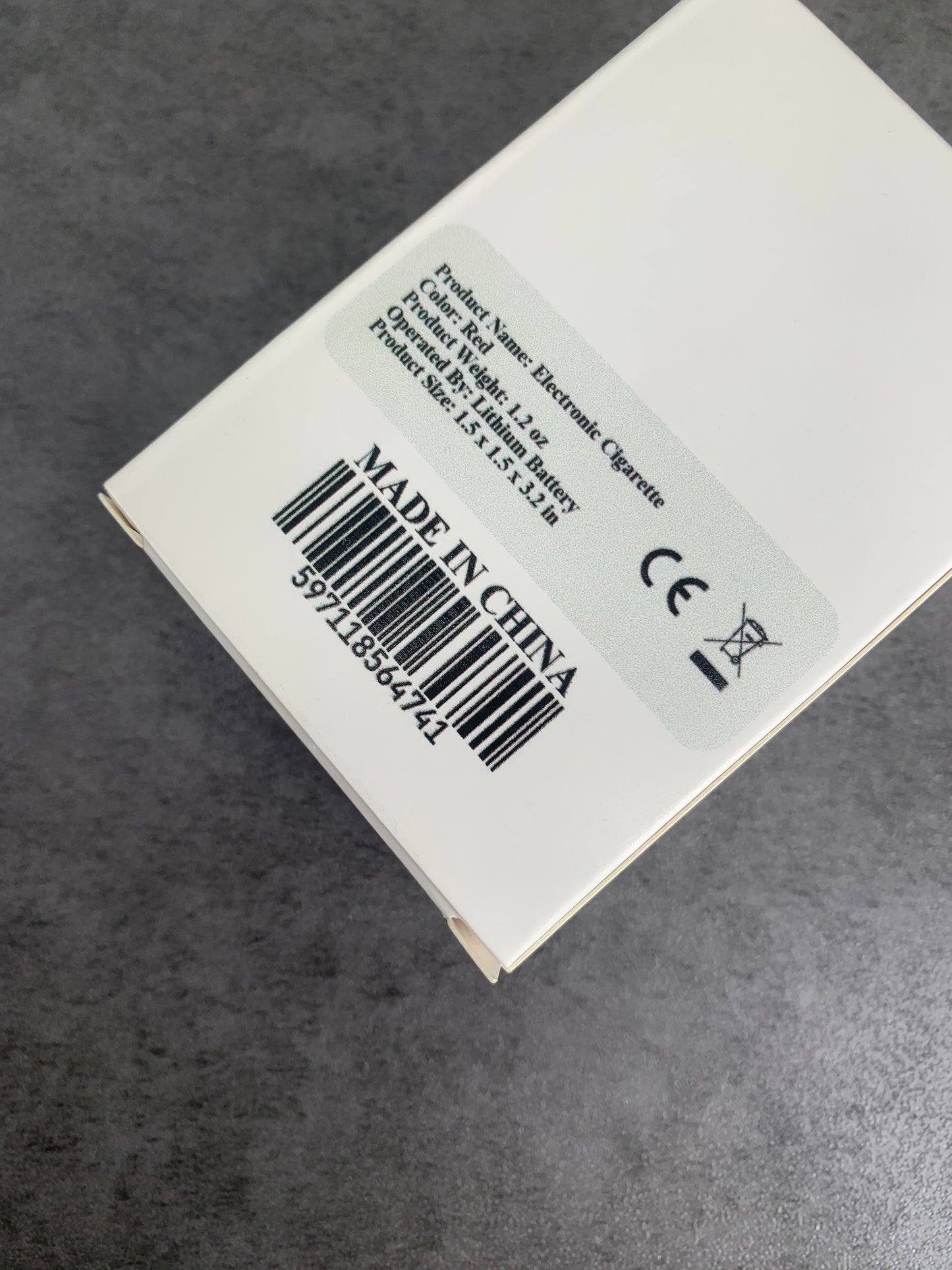 DARING Light Nicotine Strawberry Flavor Electronic Cigarettes in Red