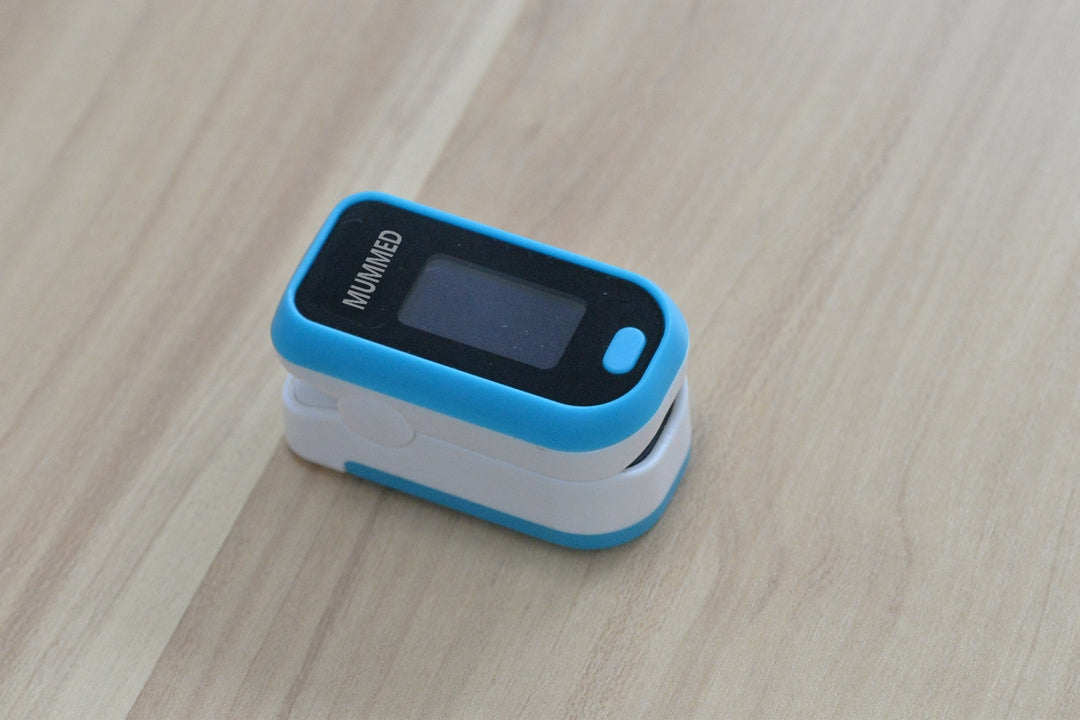 MUMMED Modern Pulse Rate Monitor with Digital Screen and Button, Black, White and Blue