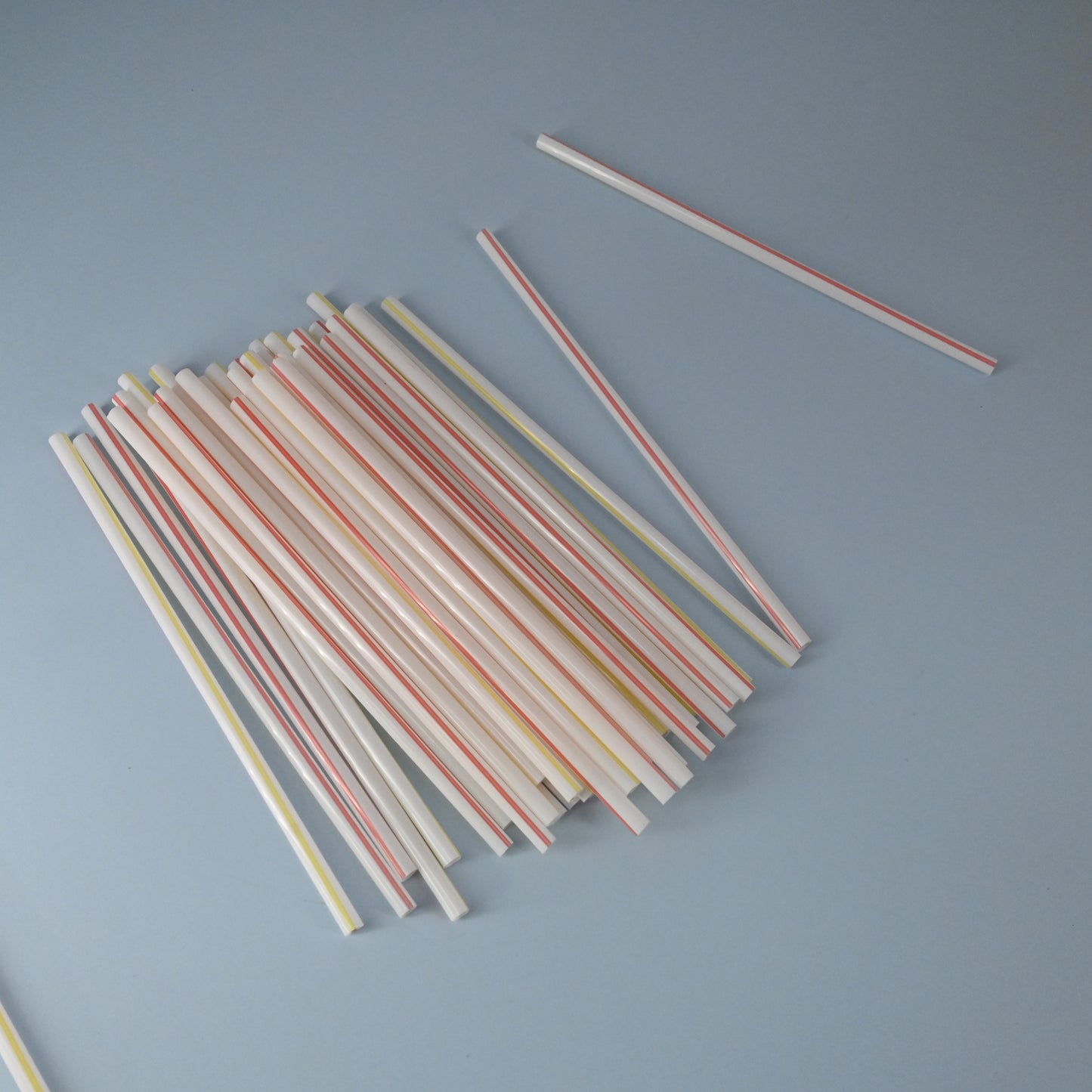 LEHILL Flexiable Disposable Plastic Striped Drinking Straws in Red and Yellow