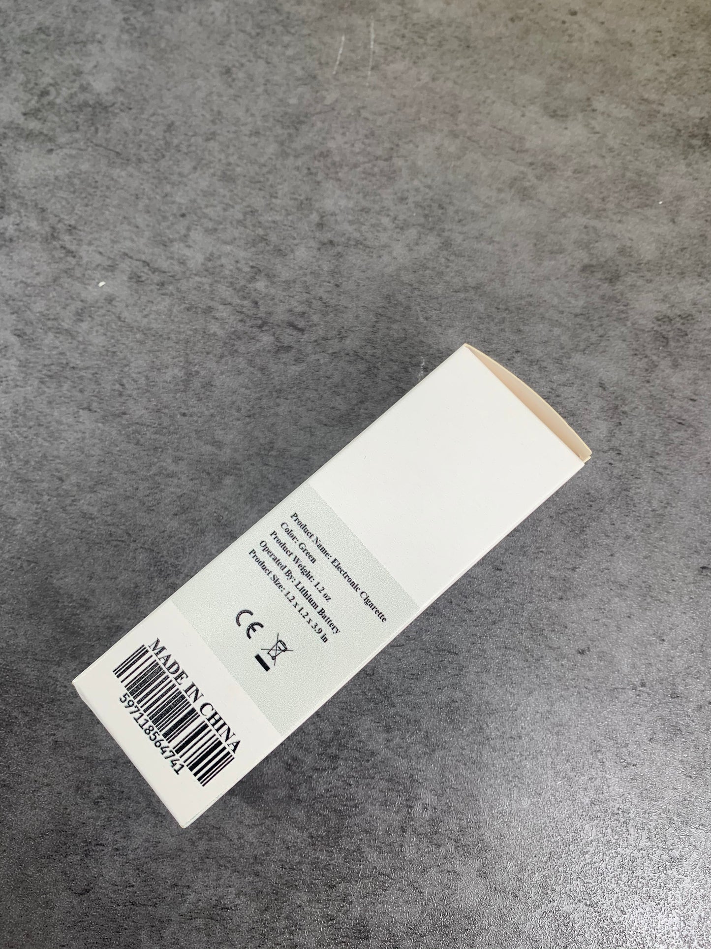 Giant Distribution Light Nicotine Fruit Flavor Content E-cigarettes in Green