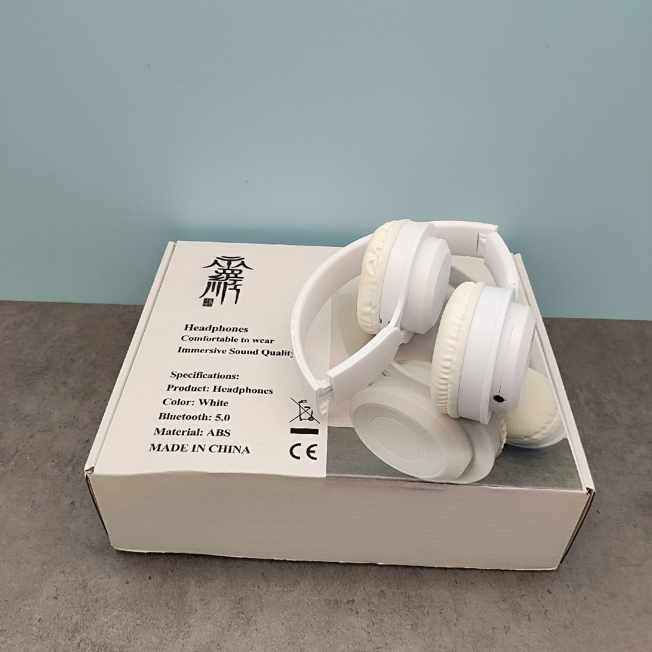 White Wireless Bluetooth Headphone Head-Mounted Headset for Sports Game