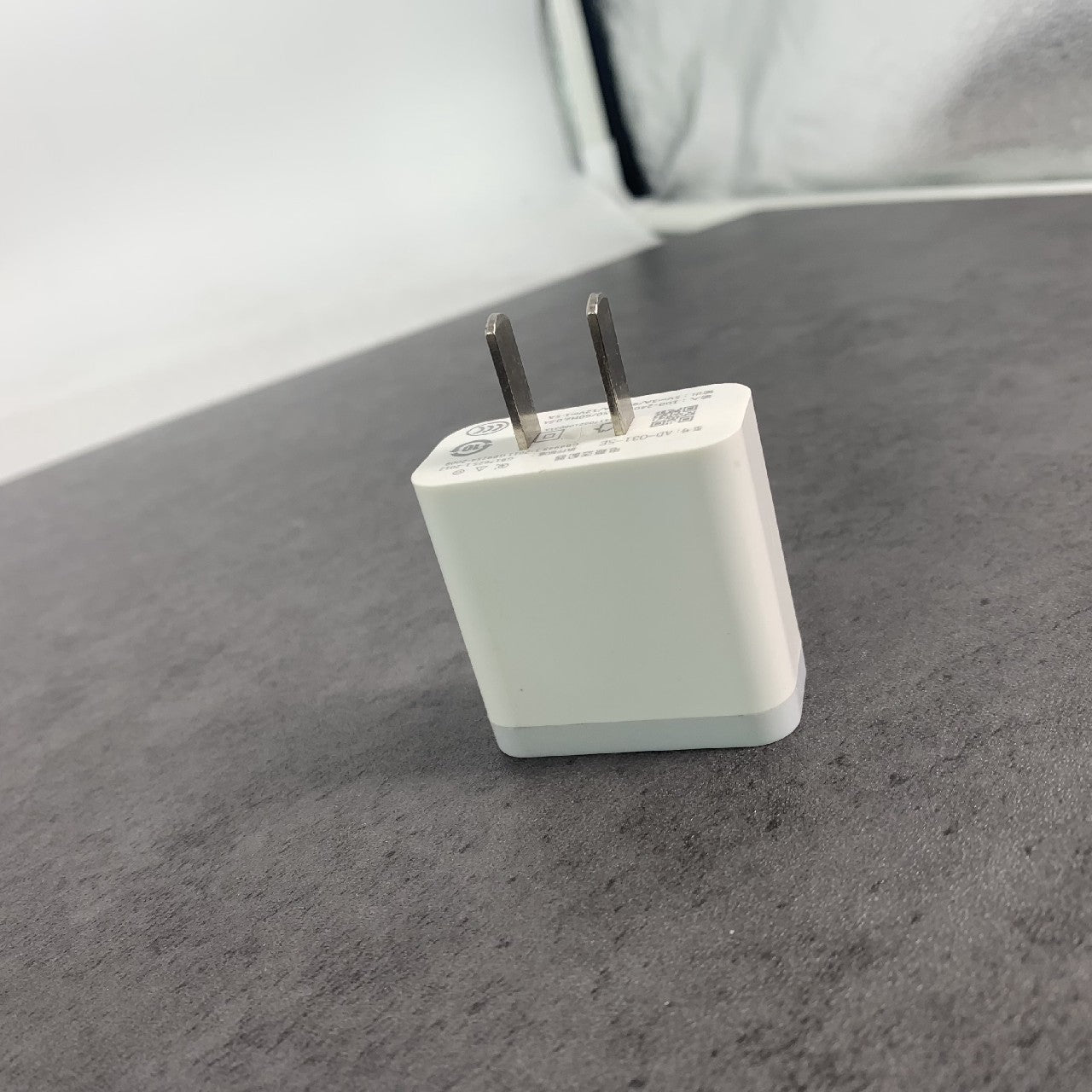 CORSULIN 18W USB Plug Adapter Power Fast Charger  White