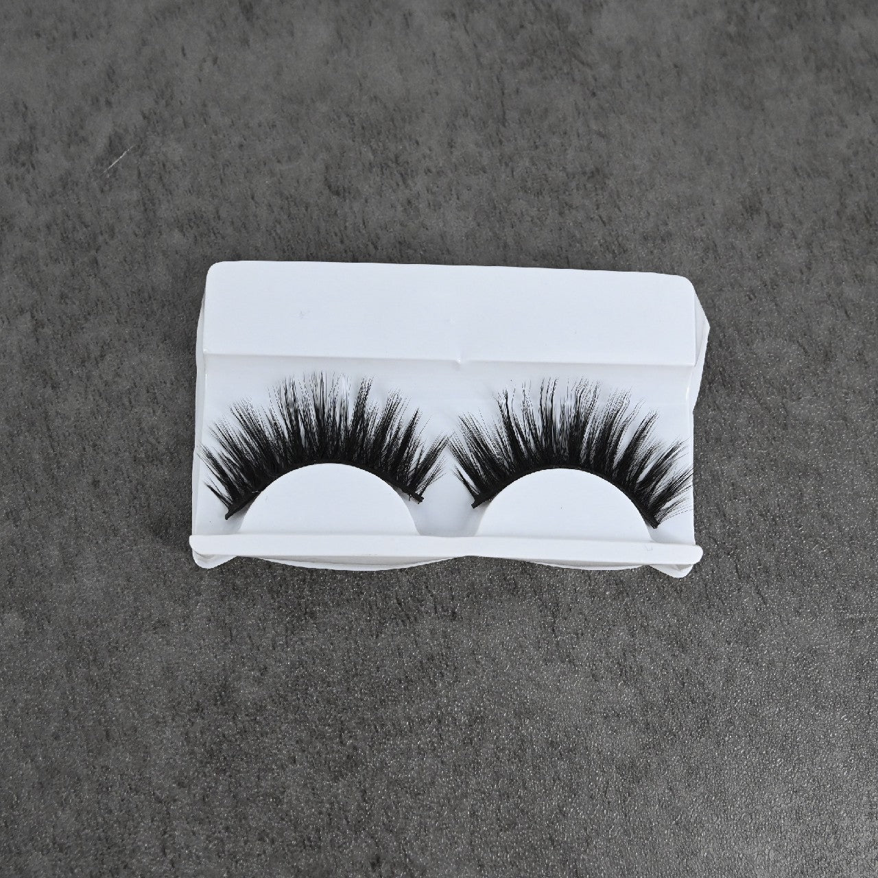 Chee Mee Natural Thick Cross Type False Eyelashes Curl False Eyelashes in Black