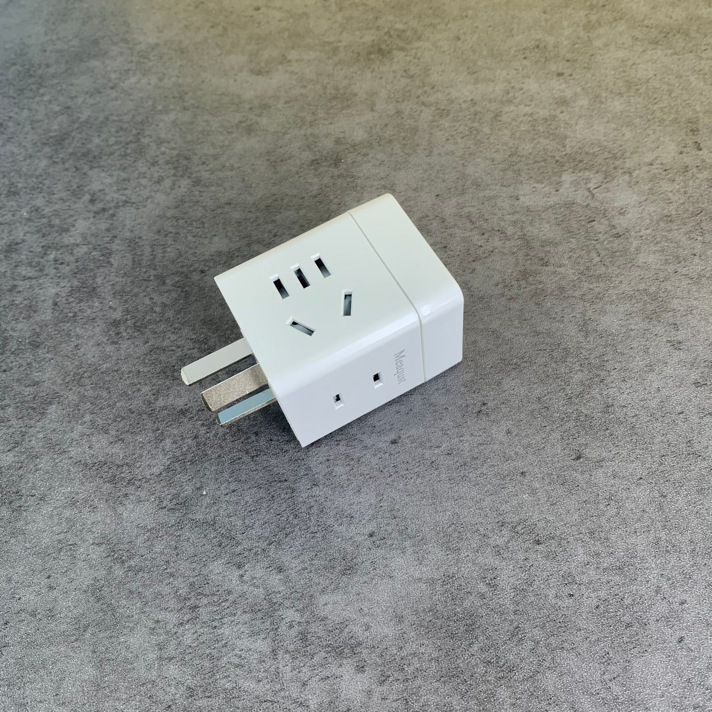 Meaqust Socket Converter Plug Conversion Head Multi-Functional USB Plug-in Board Wireless Porous 105U White