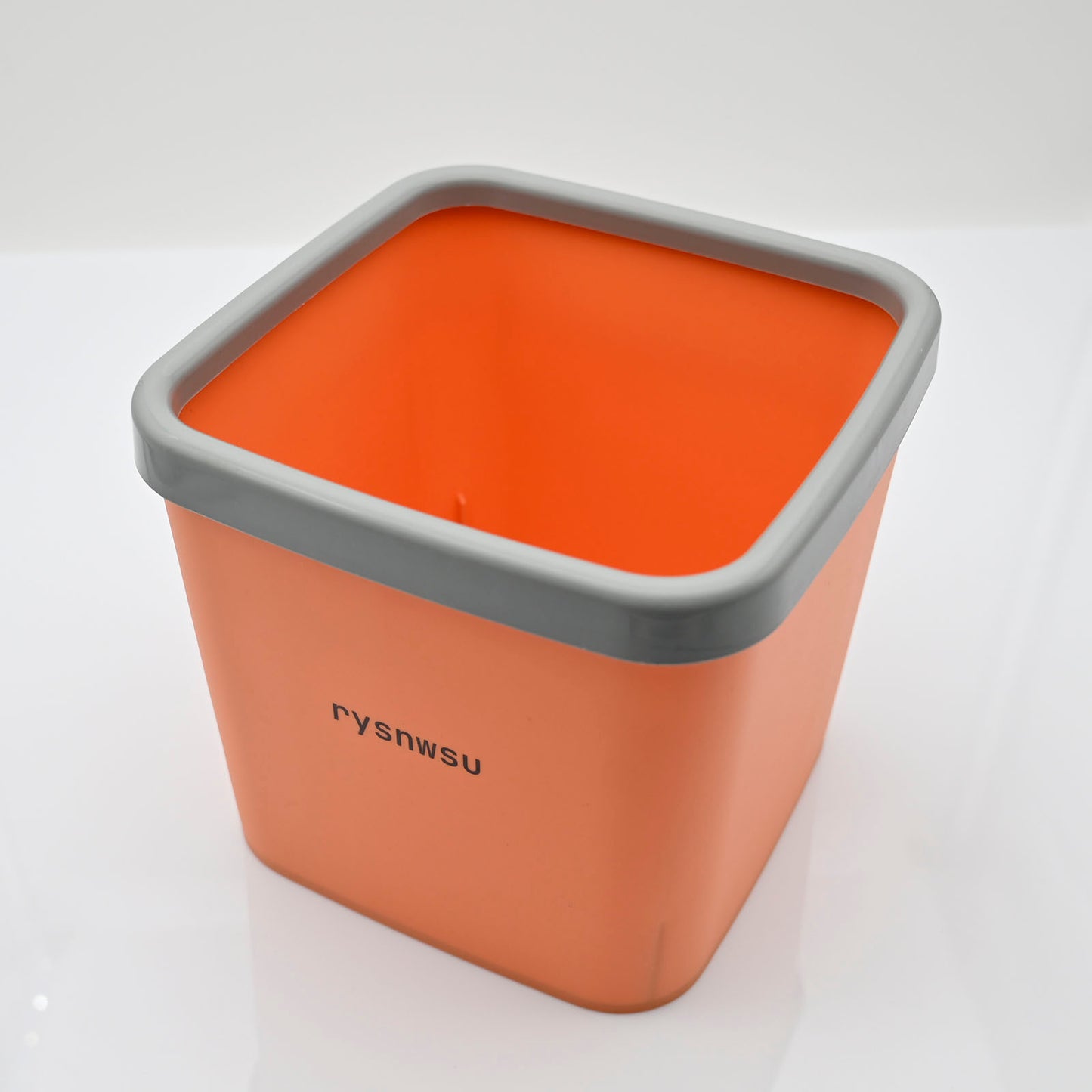 rysnwsu Garbage Pails in Orange Plastic Bin