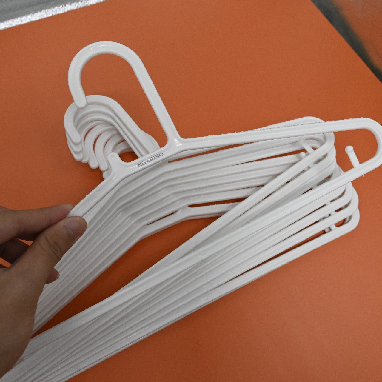 NGARDIO Clothes Hanger Magic Hanger Seamless Non-Slip Adult Plastic Hanger