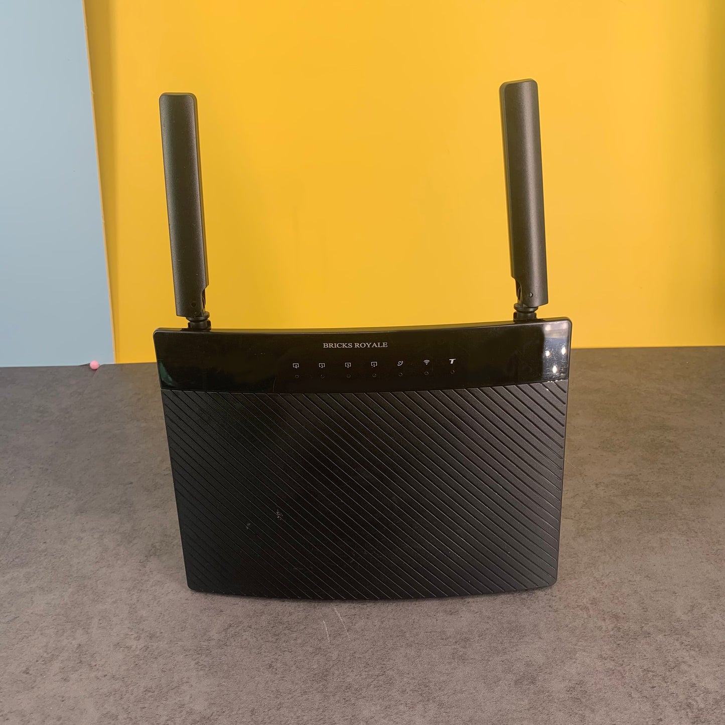 BRICKS ROYALE Dual Band Wireless Internet Router, 4* 10/100/1000Mbps Fast Ethernet Ports in Black