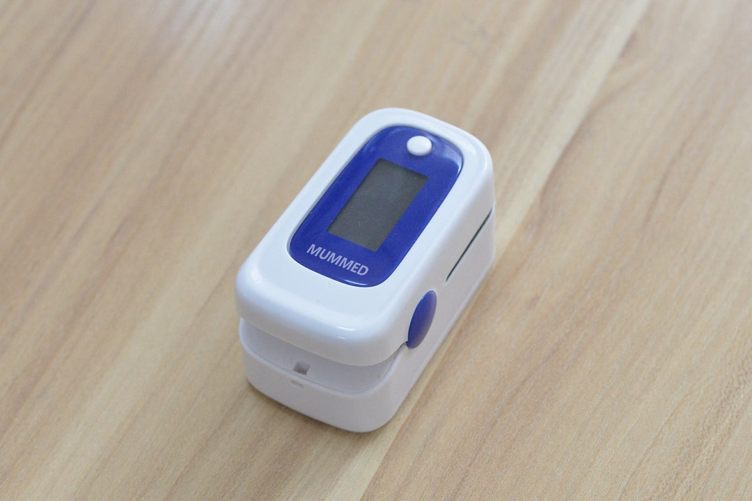 MUMMED Portable Blood Oxygen Monitor with Digital Screen and Button, White and Blue