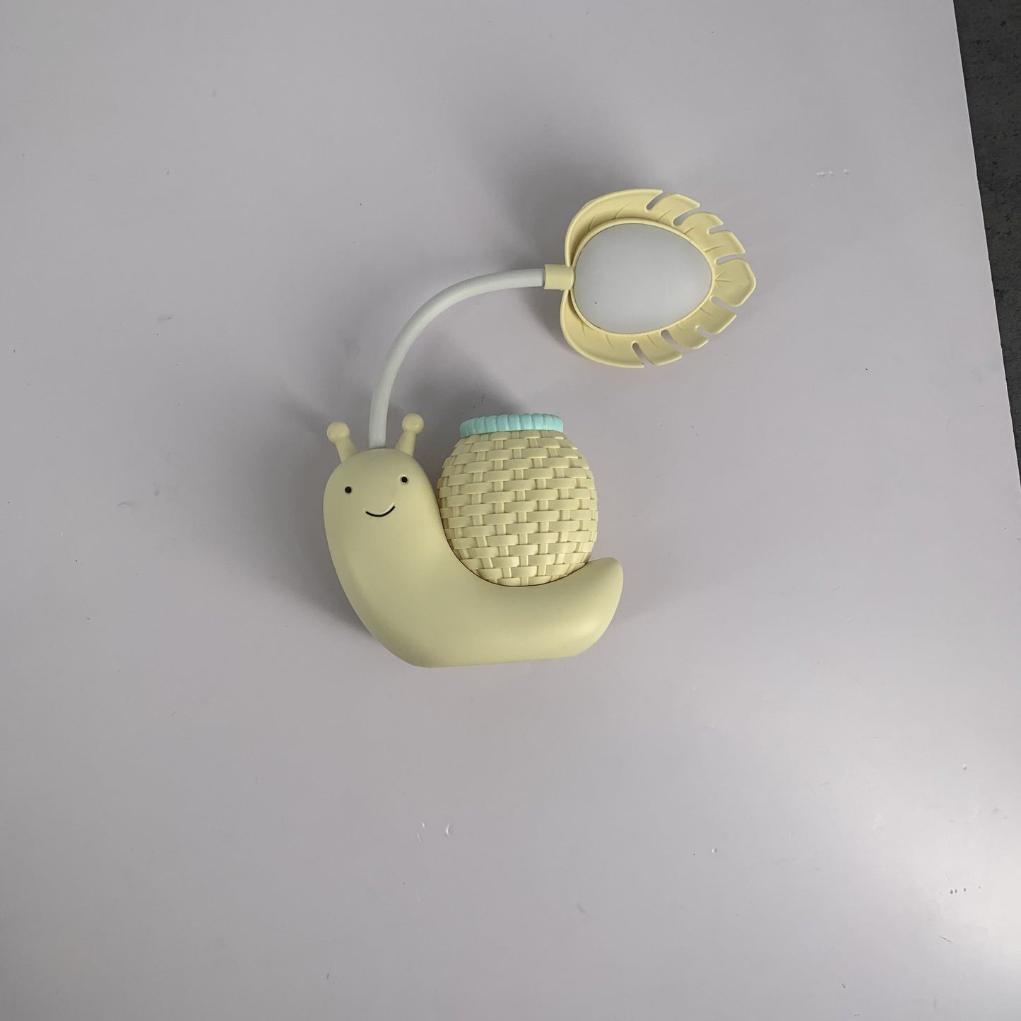 QCQDL Desk Lamp Cute Cartoon Snail Shape Desk Lamp for Children Protect Eyes Lamp In Yellow