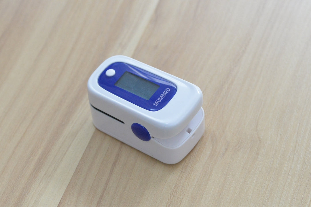 MUMMED Portable Blood Oxygen Monitor with Digital Screen and Button, White and Blue