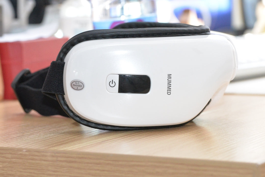 MUMMED Eye Massage Apparatus, White, Eye Massager with Heat and Vibration