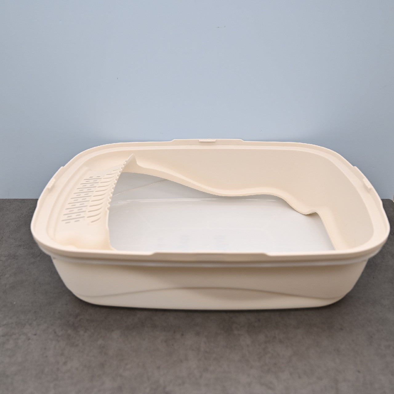 dvpets PP Cat Litter Box with Filter Sand Pedal Odor-Resistant Beige and White