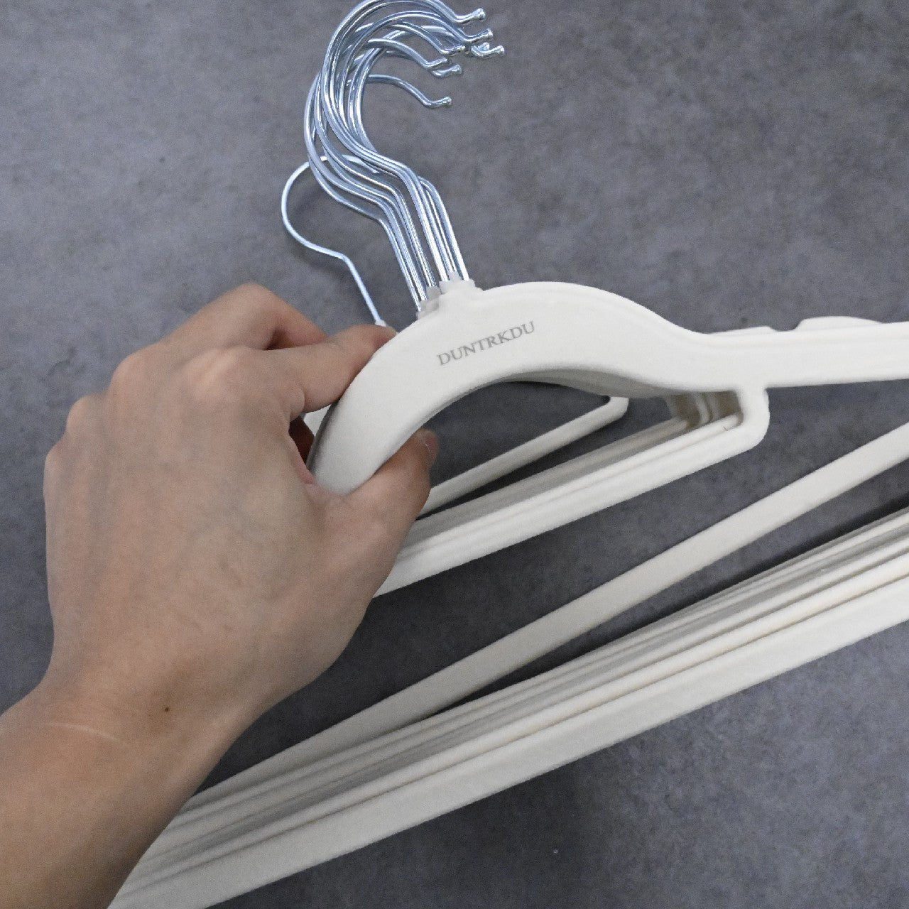 DUNTRKDU High-Grade Flocking Hanger Magic Hanger Seamless Non-Slip Adult Plastic Hanger