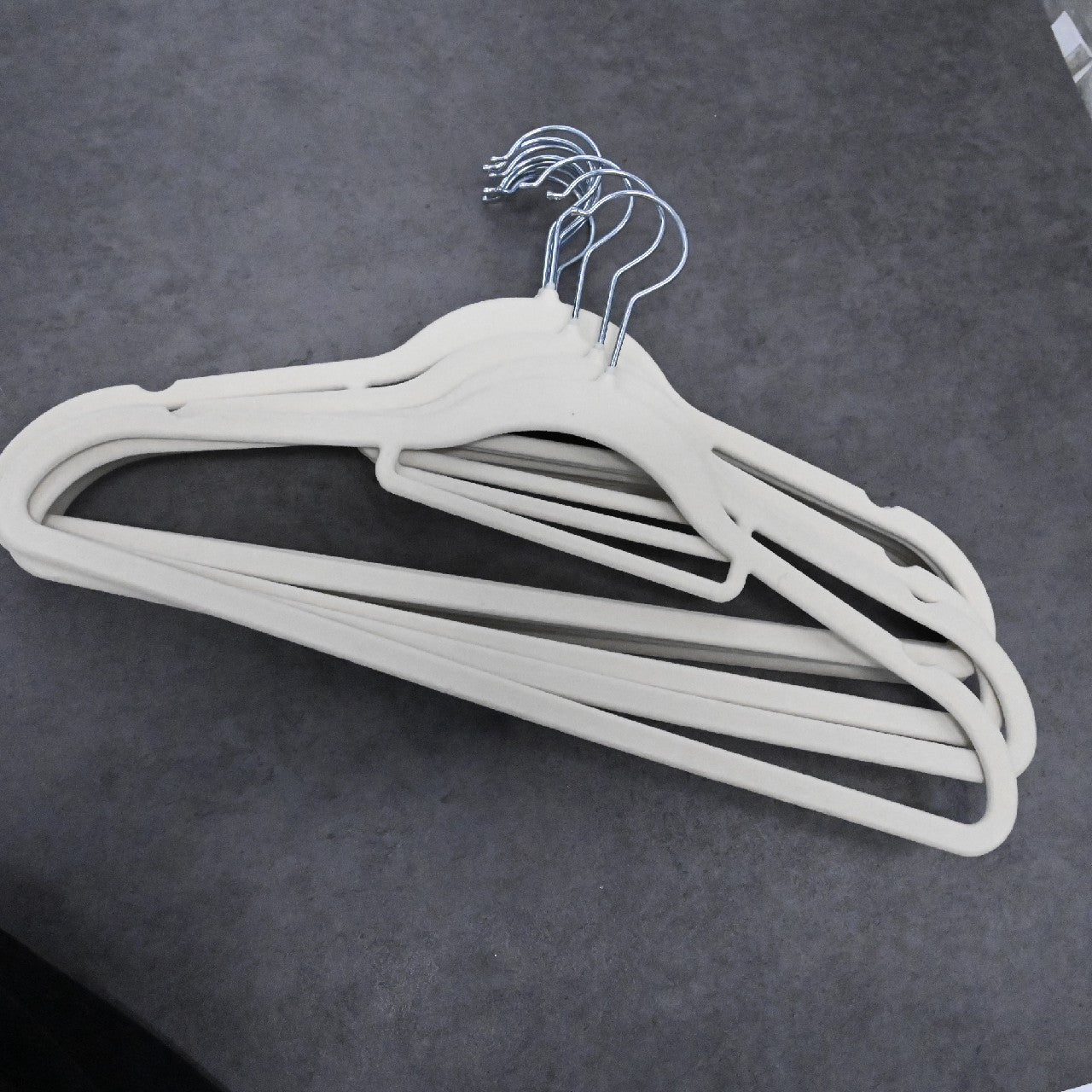 DUNTRKDU High-Grade Flocking Hanger Magic Hanger Seamless Non-Slip Adult Plastic Hanger