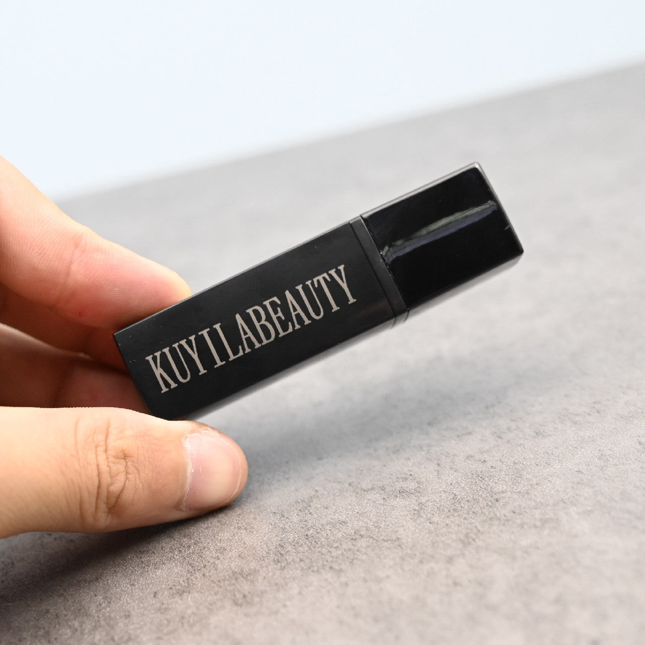 KUYILABEAUTY Long Lasting Velvet Matte Lip Gloss Lipstick Lip Makeup Nonstick Cup