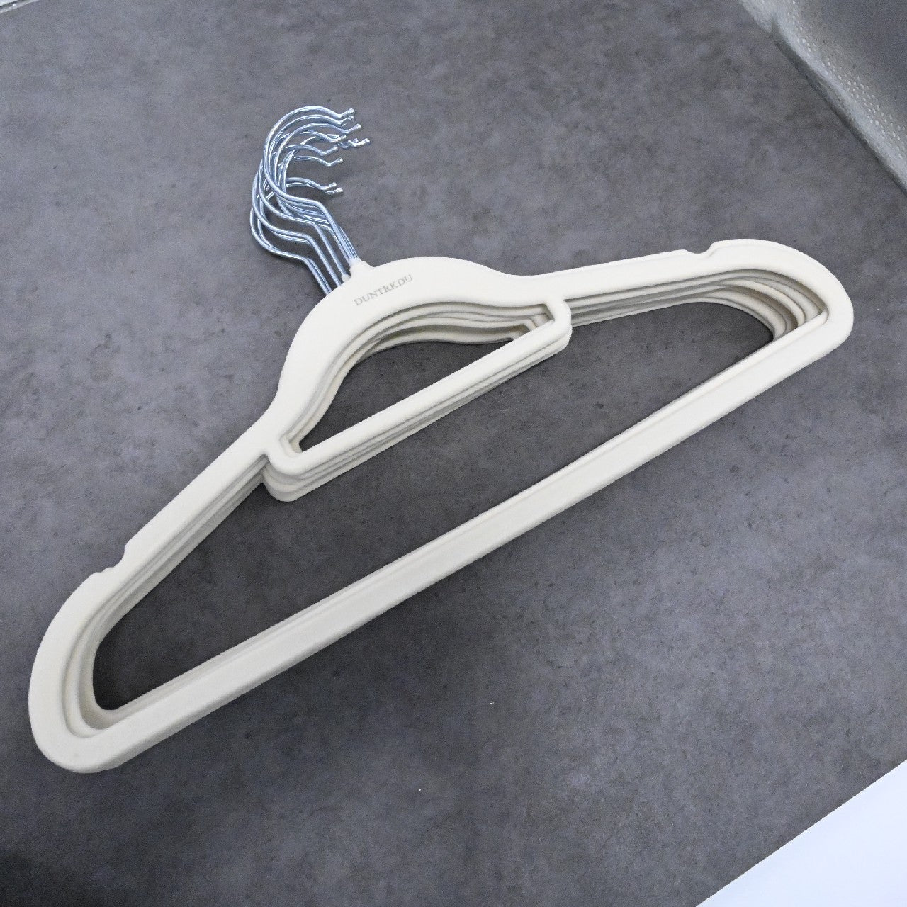 DUNTRKDU High-Grade Flocking Hanger Magic Hanger Seamless Non-Slip Adult Plastic Hanger