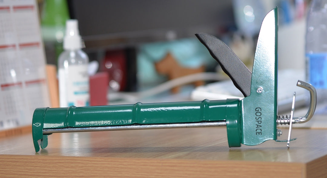 Gospace Manual Caulking Gun with Metal Construction and Trigger, Green