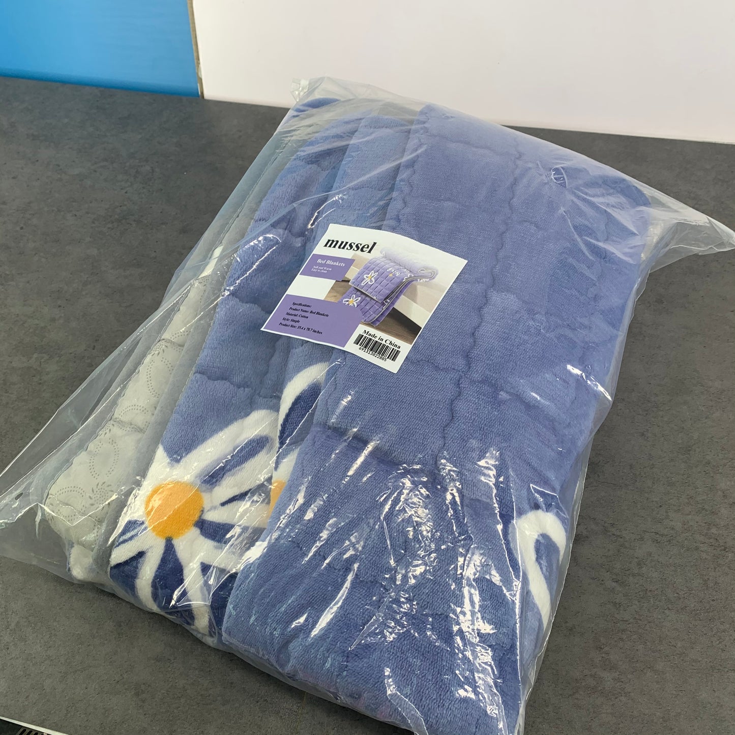 mussel Winter Fleece Bed Blankets Warm Cotton Blanket in Blue