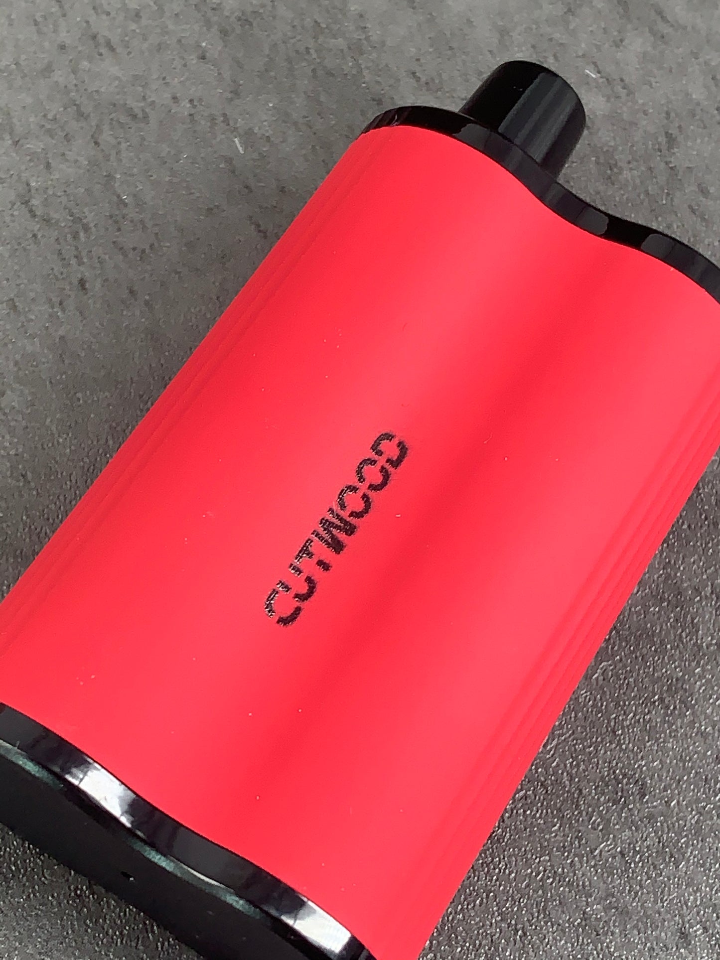 CUTWOOD Light Nicotine Strawberry Flavor Electronic Cigarette Red